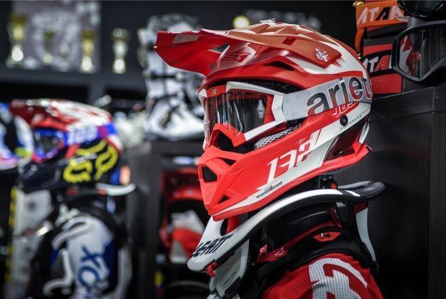 Свежая поставка кроссовой экипировки